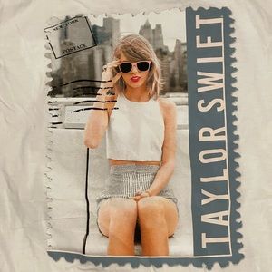 Taylor Swift 1989 Small T-Shirt (never worn)